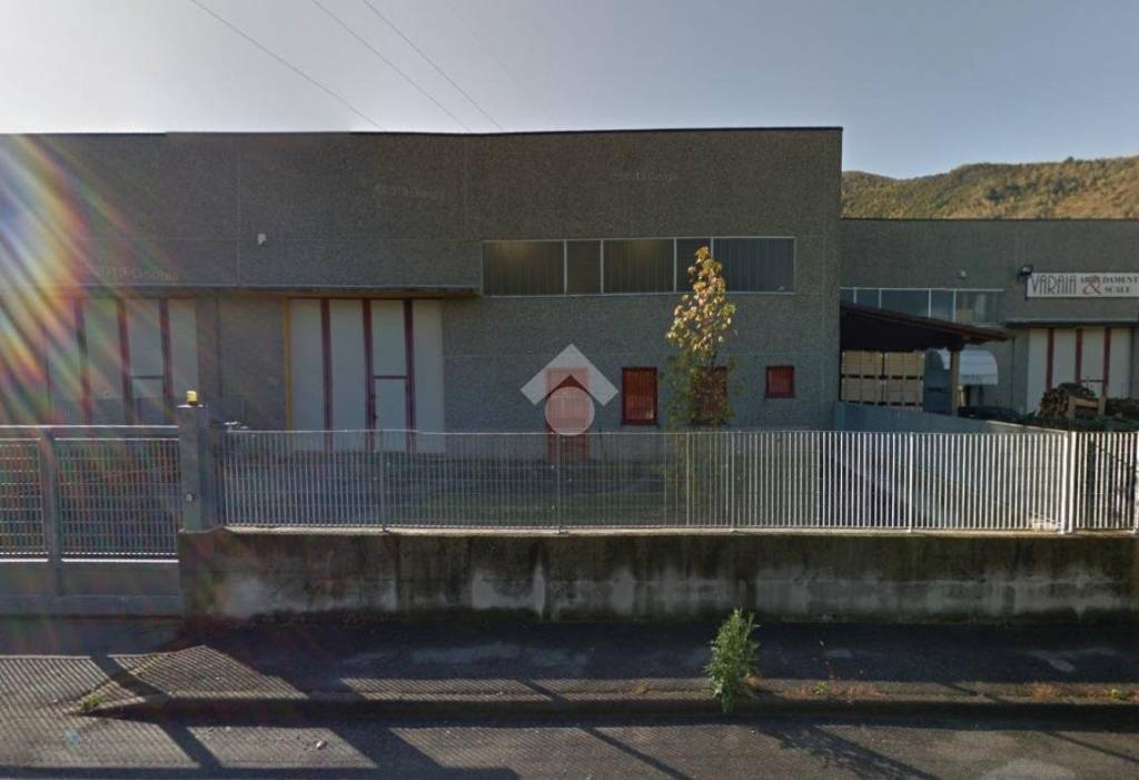 locale commerciale in affitto a Lanzo Torinese