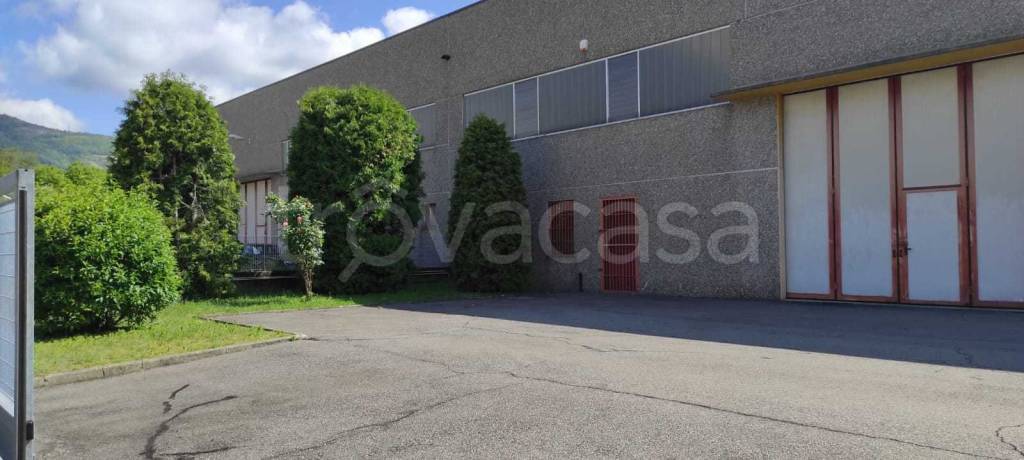 locale commerciale in affitto a Lanzo Torinese