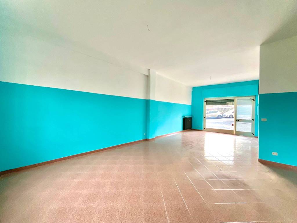 negozio in affitto a Lanzo Torinese