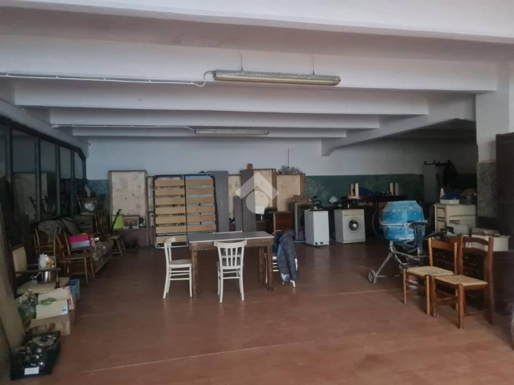 locale commerciale in affitto a Lanzo Torinese