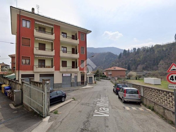 negozio in affitto a Lanzo Torinese