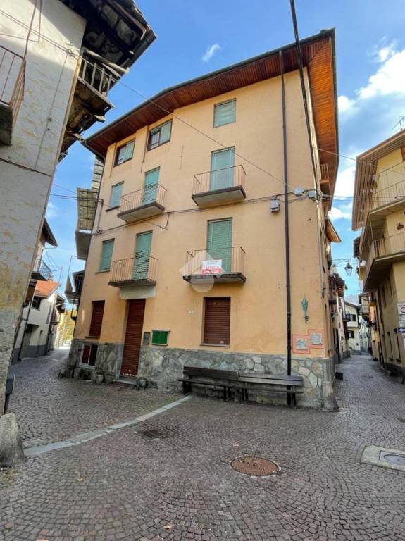 negozio in affitto a Lanzo Torinese