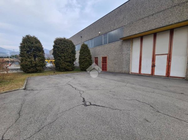 locale commerciale in affitto a Lanzo Torinese