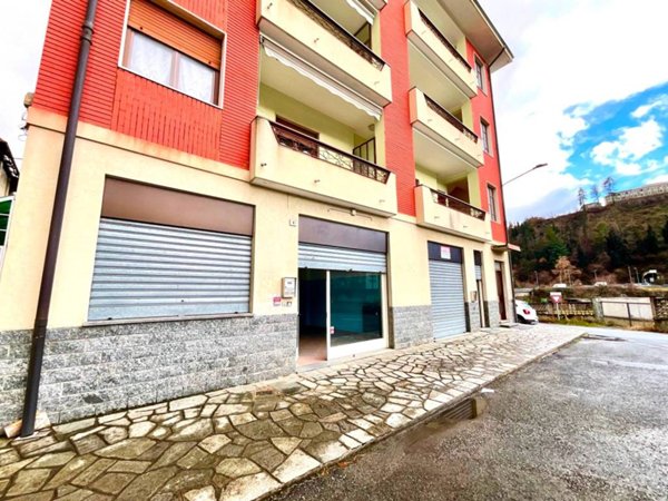 negozio in affitto a Lanzo Torinese