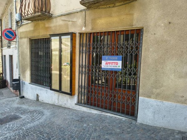 negozio in affitto a Lanzo Torinese in zona Colombaro