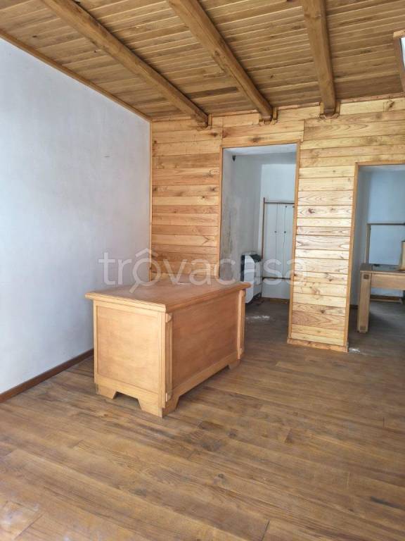 appartamento in affitto a Lanzo Torinese in zona Colombaro