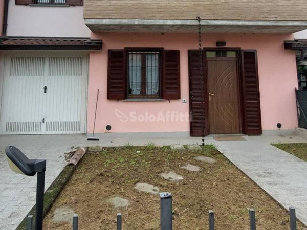 casa indipendente in affitto a Chignolo Po