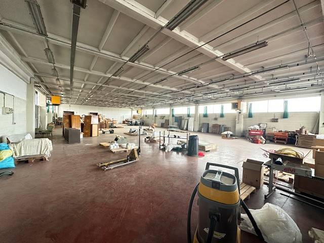 locale commerciale in affitto a Cilavegna