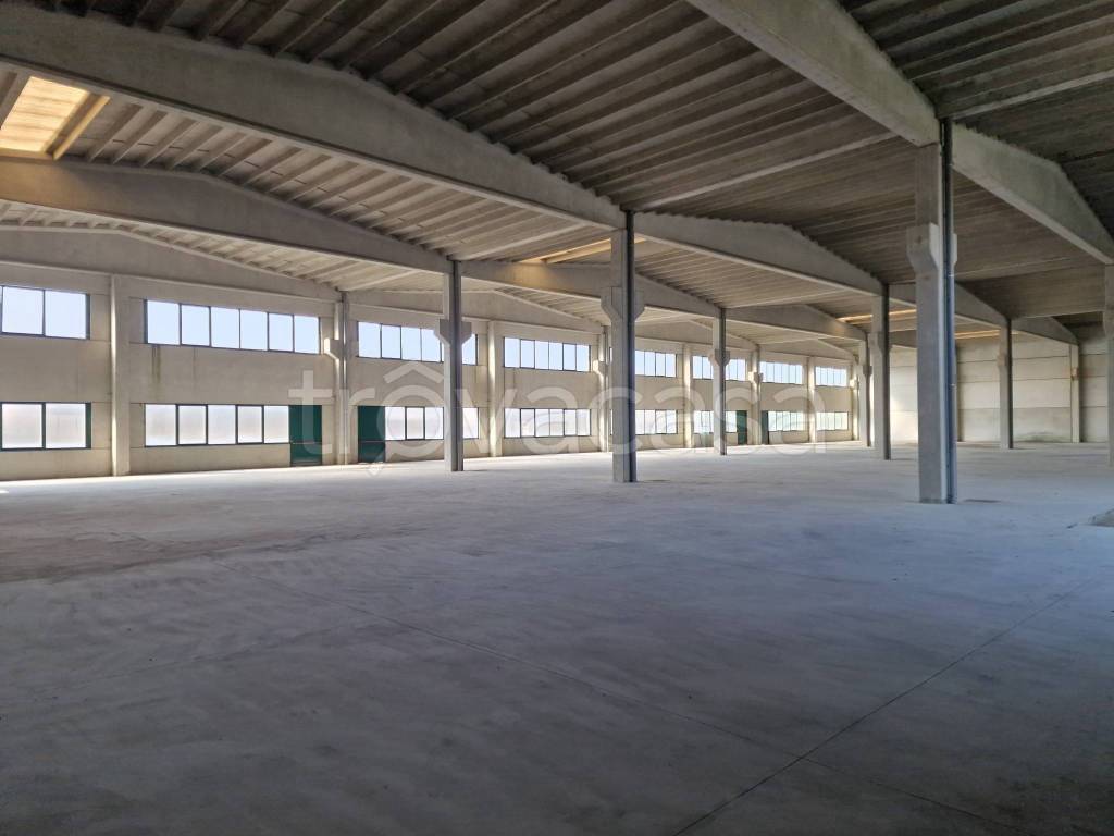 locale commerciale in affitto a Cilavegna