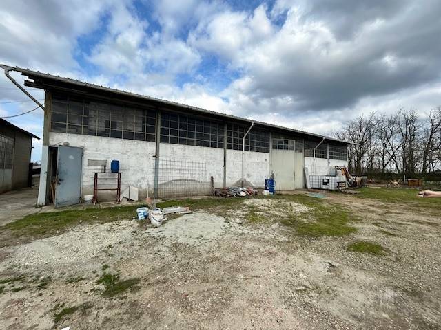 locale commerciale in affitto a Garlasco