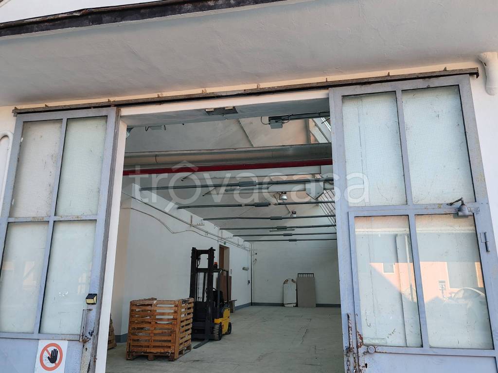locale commerciale in affitto a Garlasco