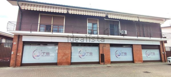 locale commerciale in affitto a Landriano