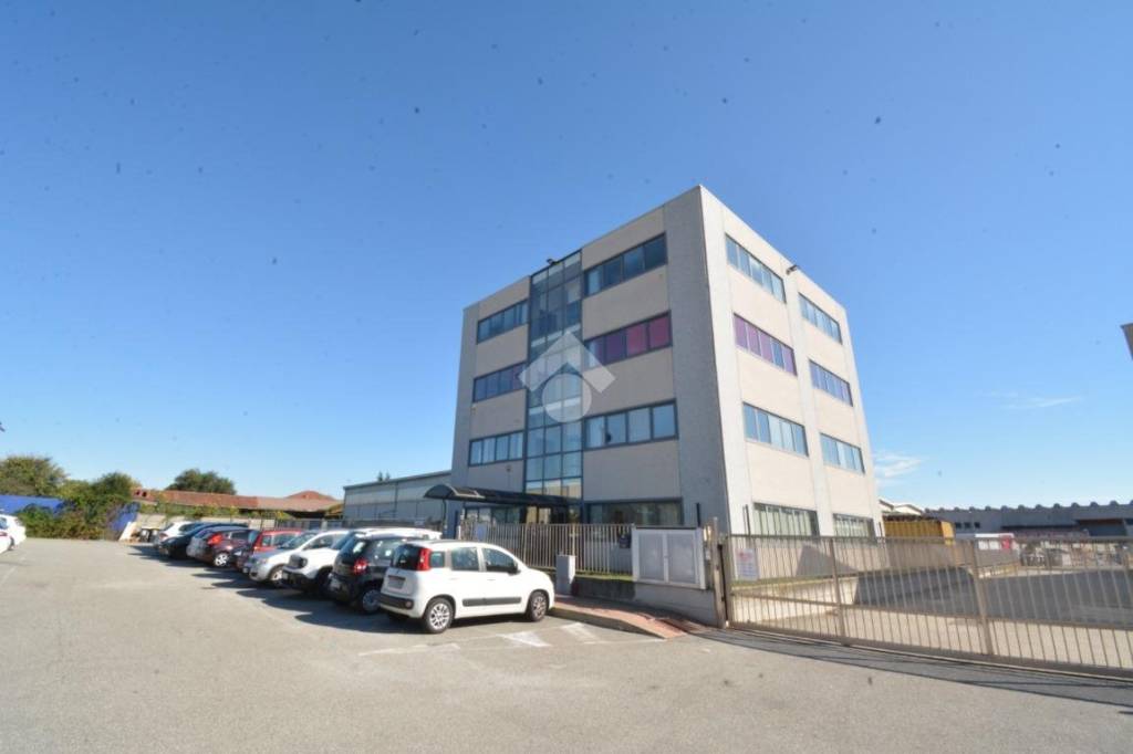 ufficio in affitto a Leinì in zona Fornacino