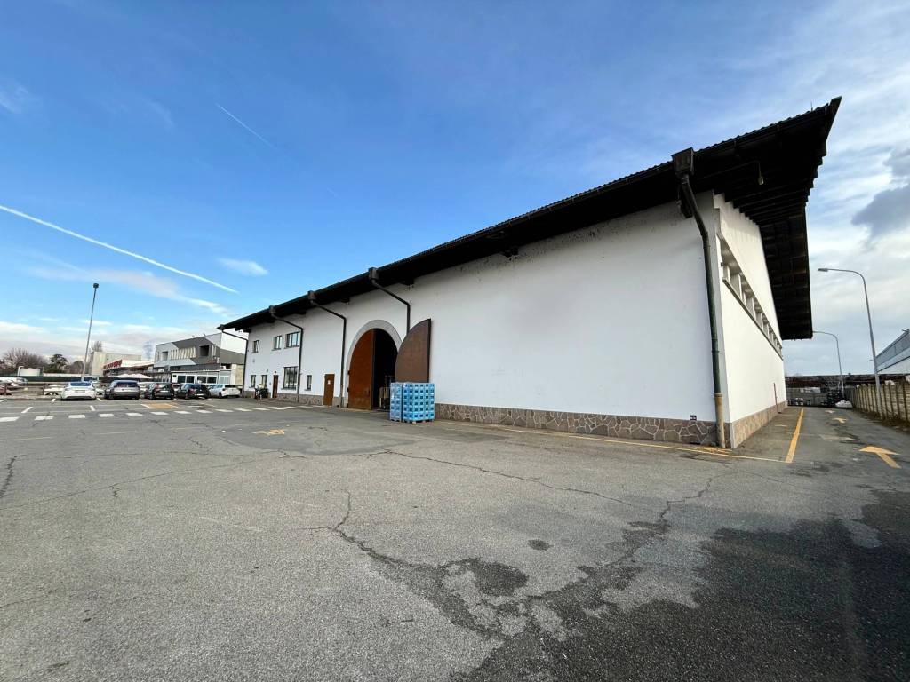 capannone in affitto a Leinì