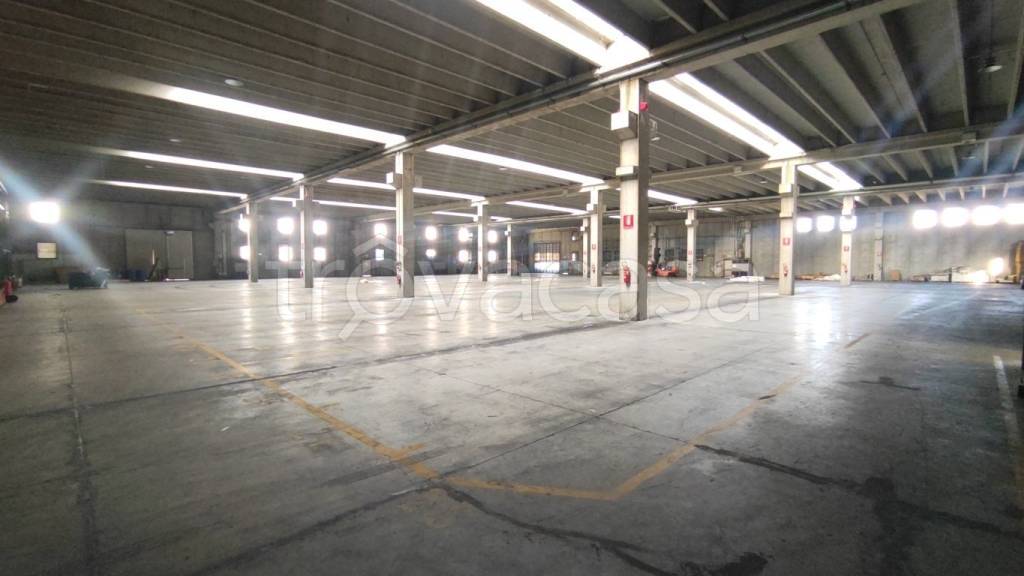locale commerciale in affitto a Leinì in zona Fornacino