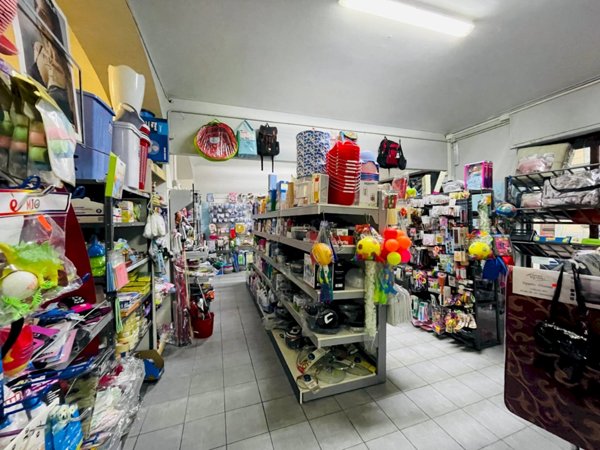 locale commerciale in affitto a Leinì