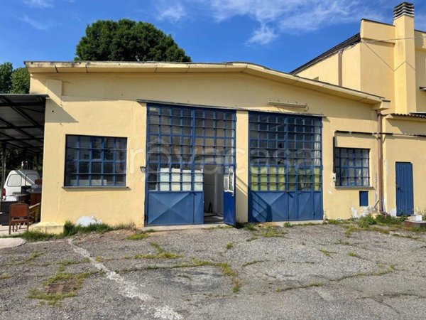 locale commerciale in affitto a Leinì