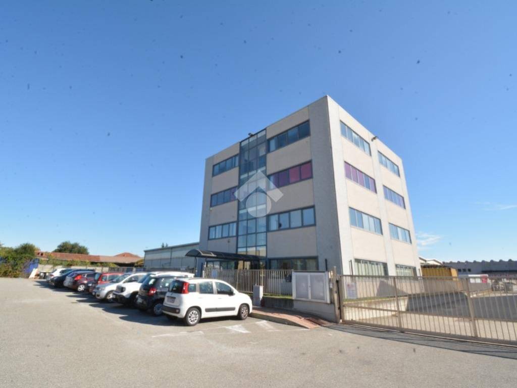 ufficio in affitto a Leinì in zona Fornacino