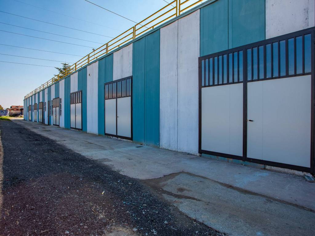 locale commerciale in affitto a Leinì