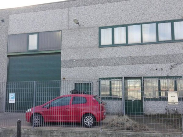 locale commerciale in affitto a Leinì in zona Fornacino