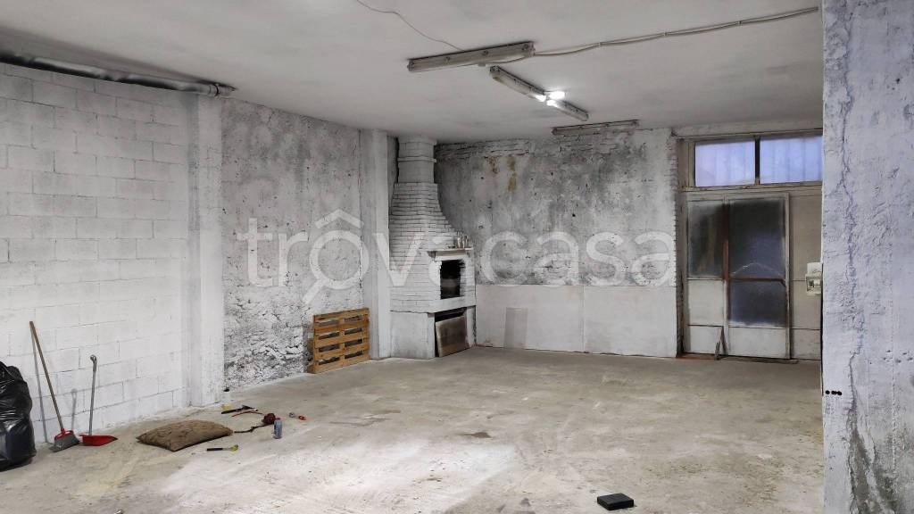 locale commerciale in affitto a Leinì