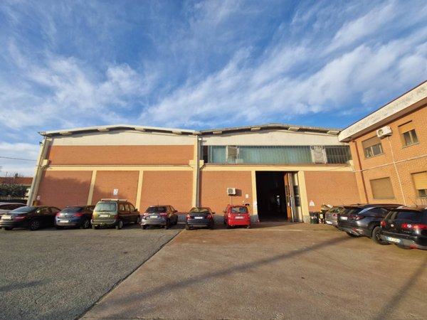 capannone in affitto a Leinì