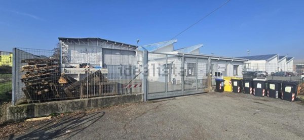 capannone in affitto a Leinì