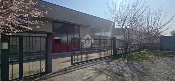capannone in affitto a Leinì