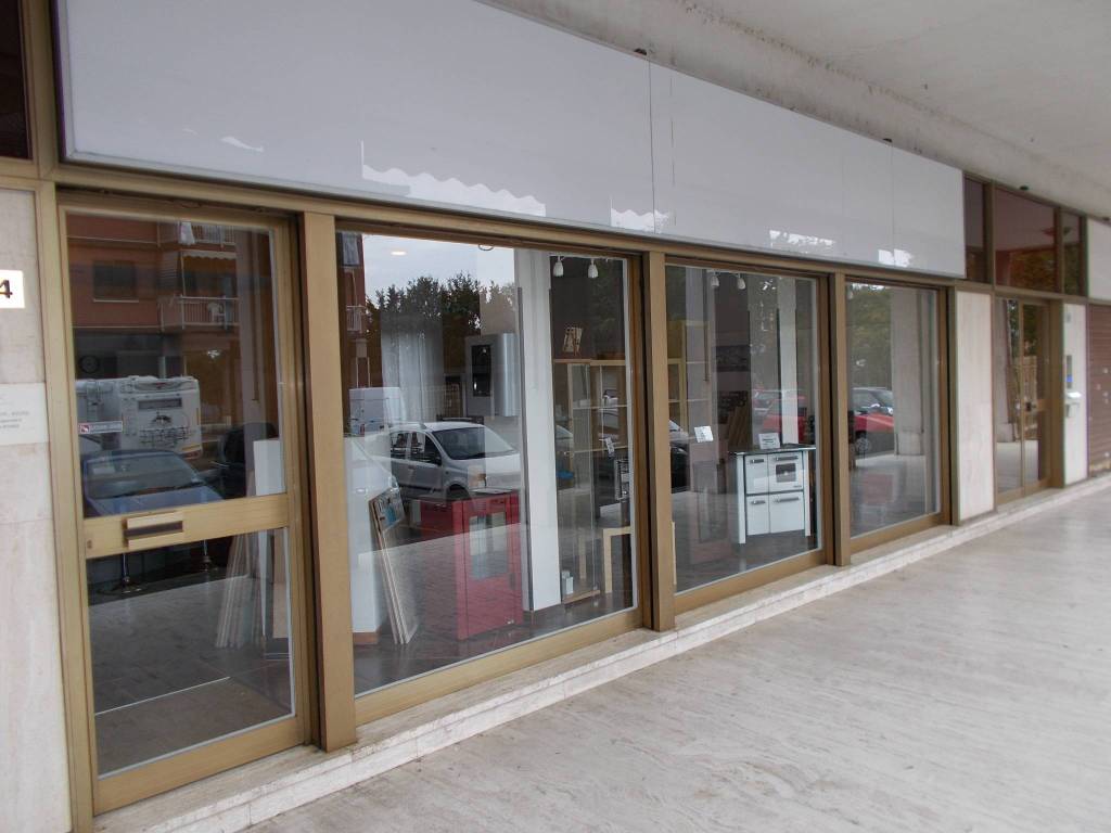 negozio in affitto a Leinì