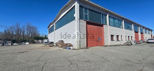 capannone in affitto a Leinì