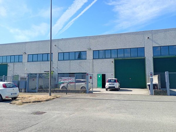 locale commerciale in affitto a Leinì in zona Fornacino