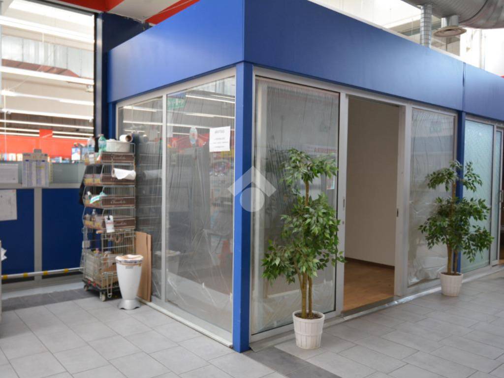 locale commerciale in affitto a Leinì