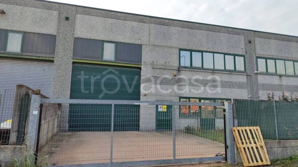 locale commerciale in affitto a Leinì in zona Fornacino