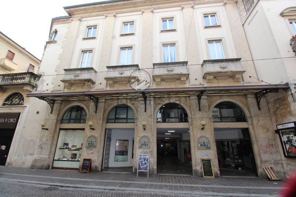 negozio in affitto a Linarolo