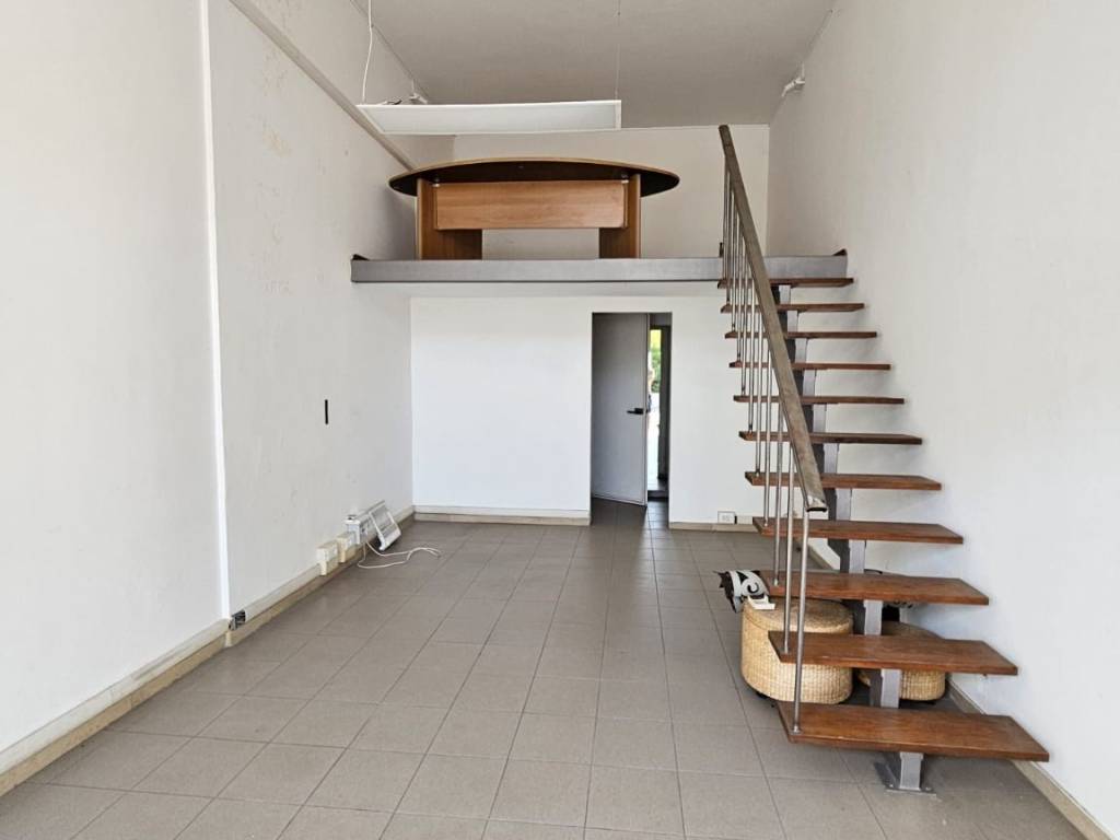 negozio in affitto a Pavia in zona Città Giardino