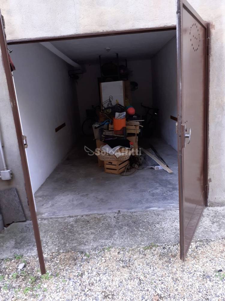 locale di sgombero in affitto a Pavia