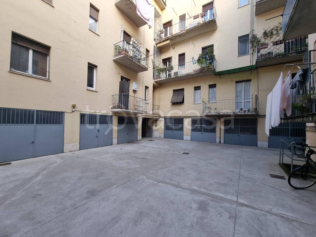 locale commerciale in affitto a Pavia in zona Centro Città