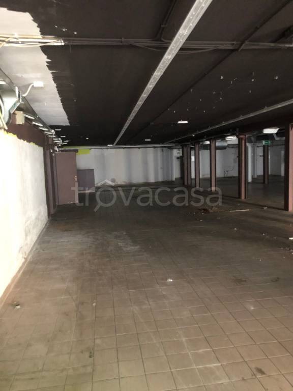 negozio in affitto a Pavia in zona Policlinico