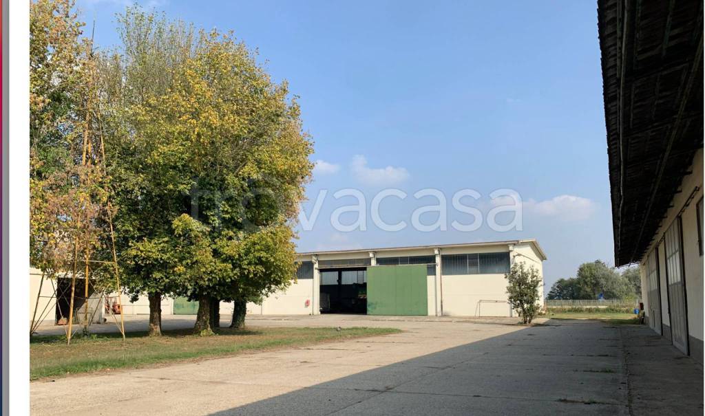 locale commerciale in affitto a Pavia in zona Vallone