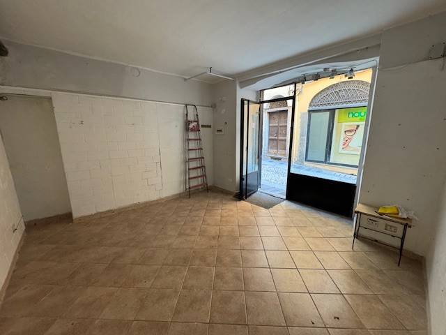 negozio in affitto a Pavia in zona Centro Città