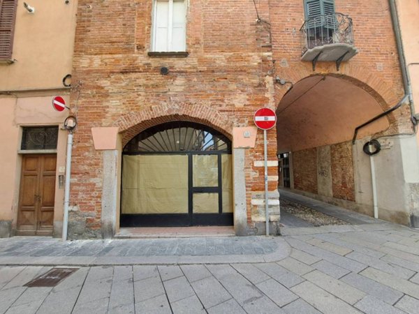 negozio in affitto a Pavia in zona Centro Città