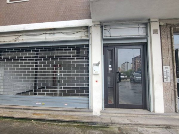 negozio in affitto a Pavia in zona Pompieri