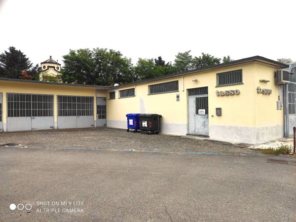 locale commerciale in affitto a Pavia in zona San Pietro