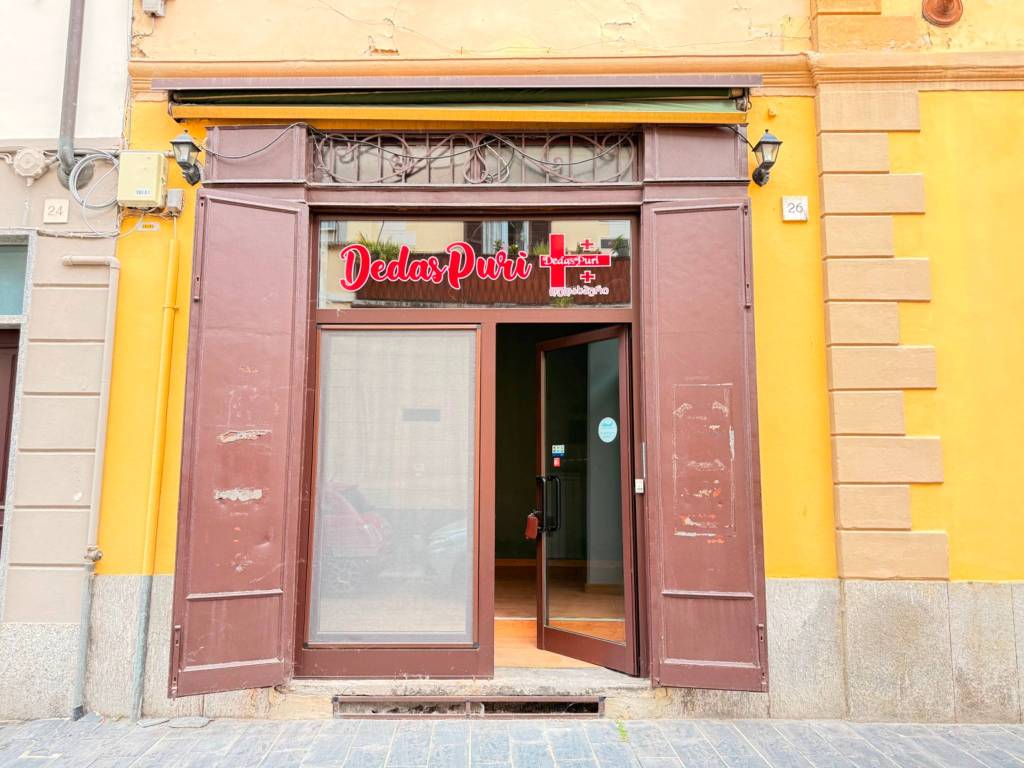 negozio in affitto a Pavia in zona Stazione