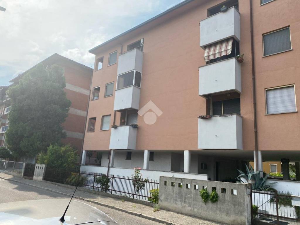 appartamento in affitto a Pavia in zona Pompieri