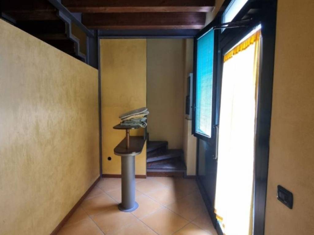 negozio in affitto a Pavia in zona Borgo Ticino