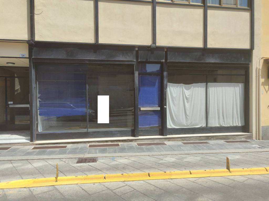 negozio in affitto a Pavia in zona Centro Città