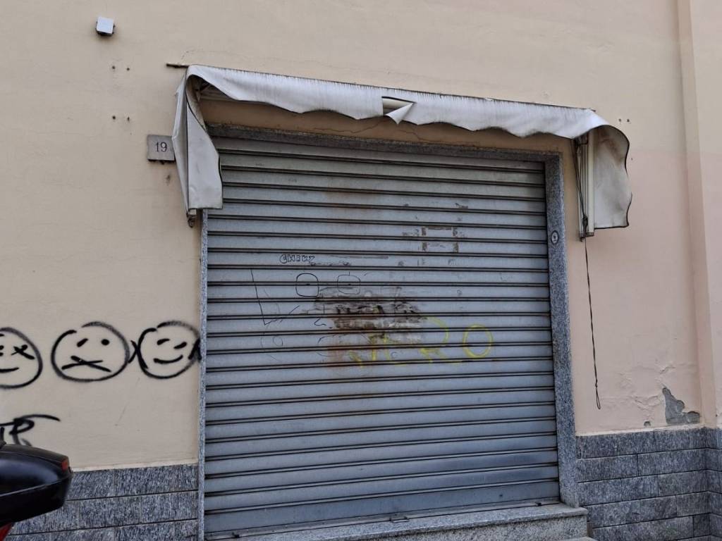 negozio in affitto a Pavia in zona Pompieri