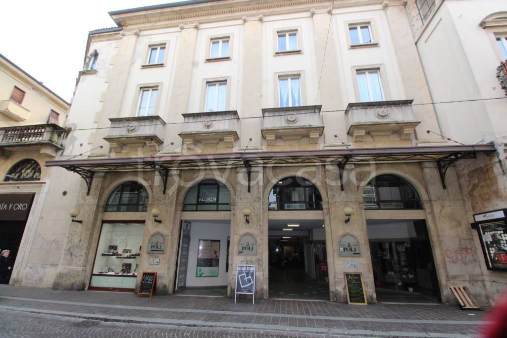 negozio in affitto a Pavia in zona Centro Città
