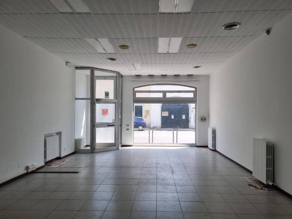 negozio in affitto a Pavia in zona San Pietro